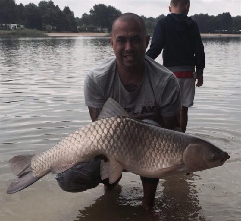 Graskarper van 34 pond & 105 cm